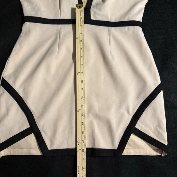 Missguided Nude Mini Dress Deep V Neck Womens Size 10 - Picture 5 of 13